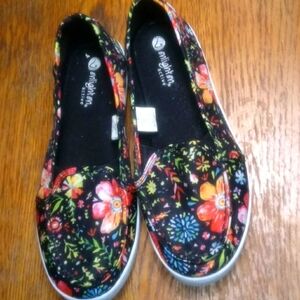 Enlighten Active canvas shoes sz 6